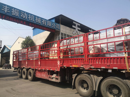 全不銹鋼噴砂直線振動篩已發貨,請袁經理注意查收！
